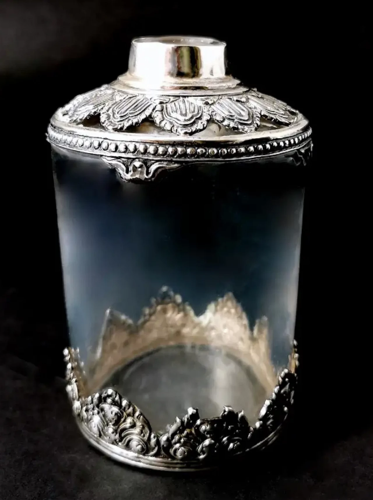 Bottiglia da toilette in cristallo e argento in stile vittoriano, primo '900 7