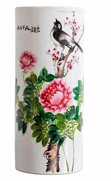 Chinese porcelain vase with nature and flowers, early 20th century