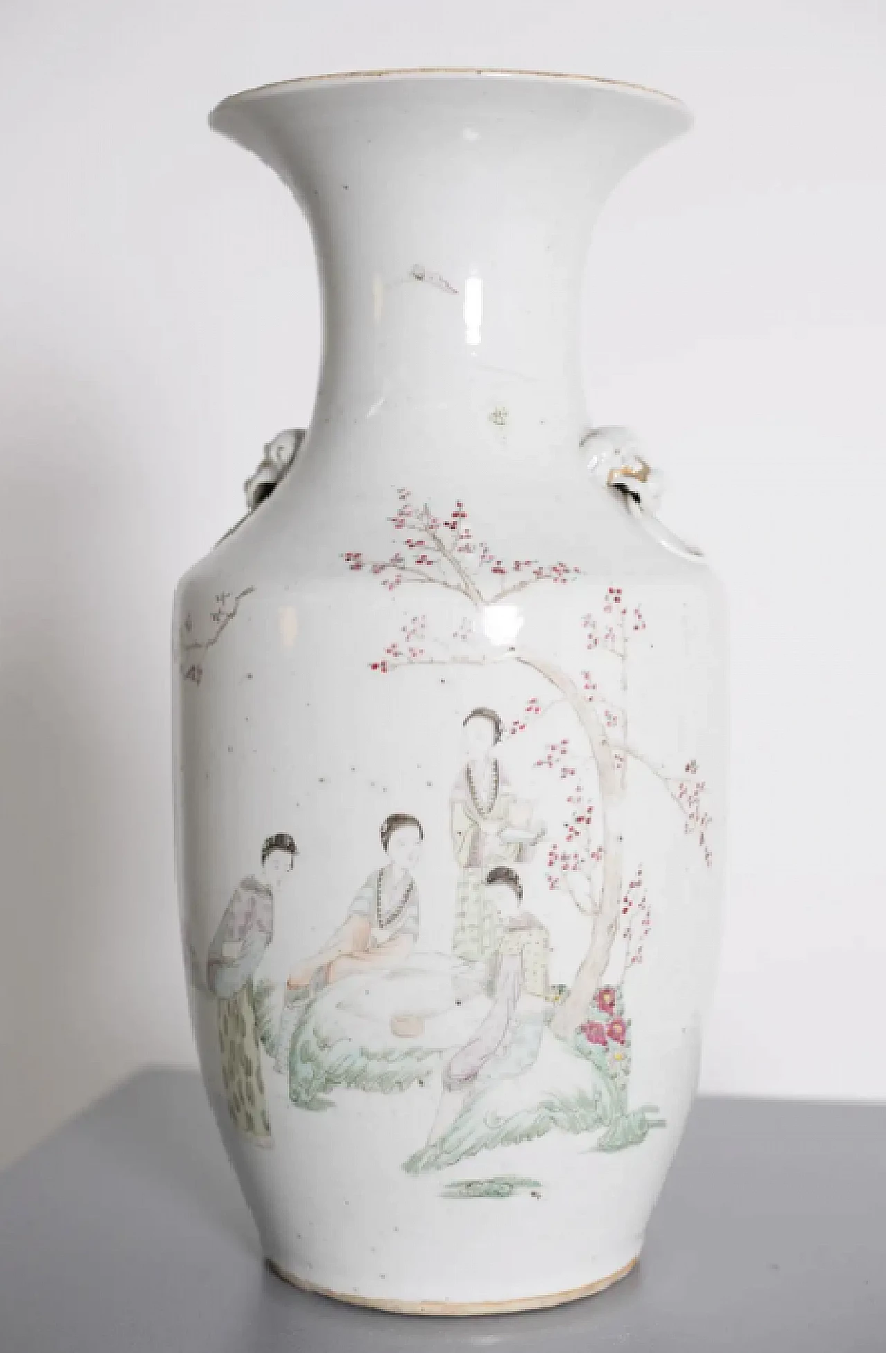Vaso di porcellana cinese con donna in giardino, primo '900 2