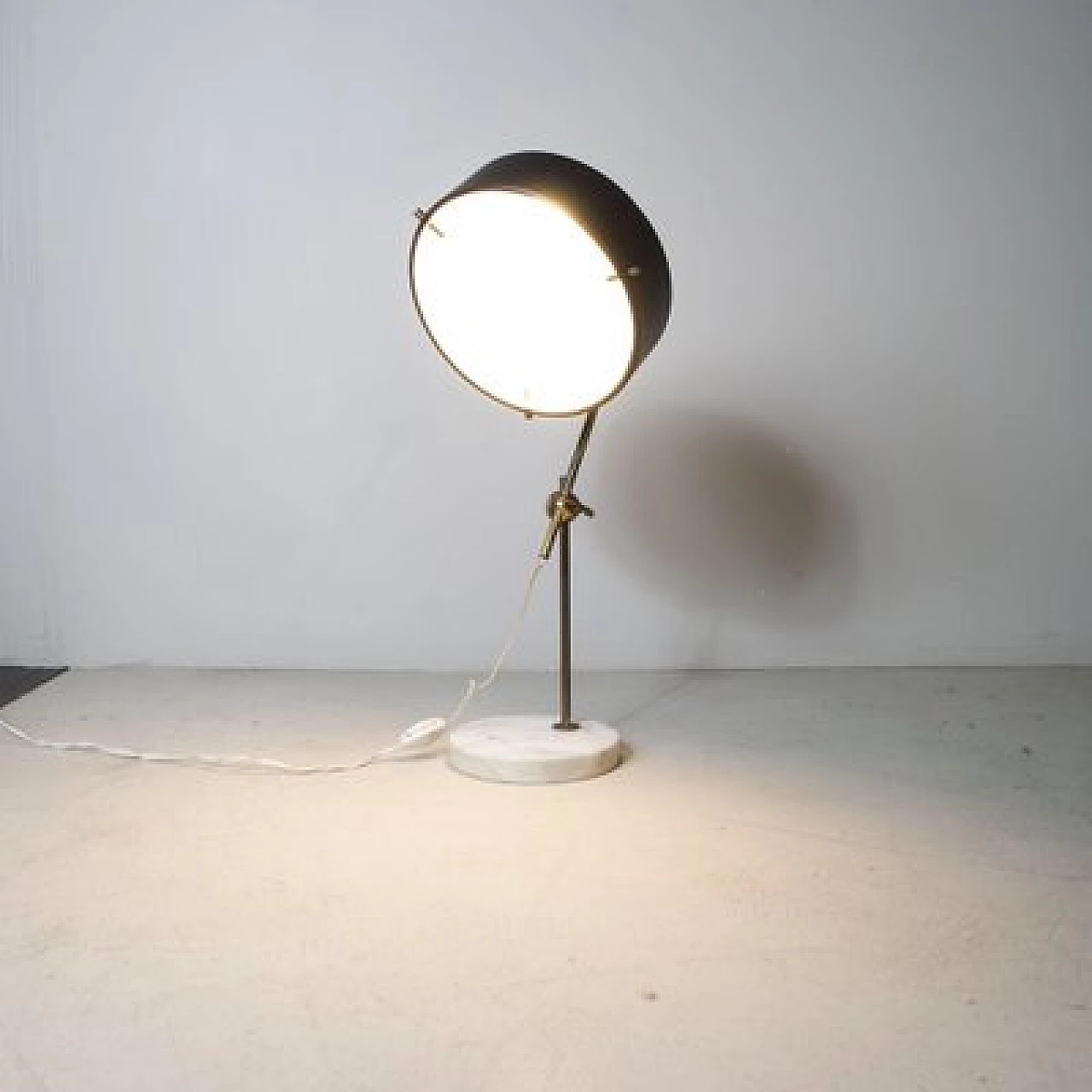 Lampada da tavolo regolabile con base in marmo circolare di Stilux Milano, anni '50 2
