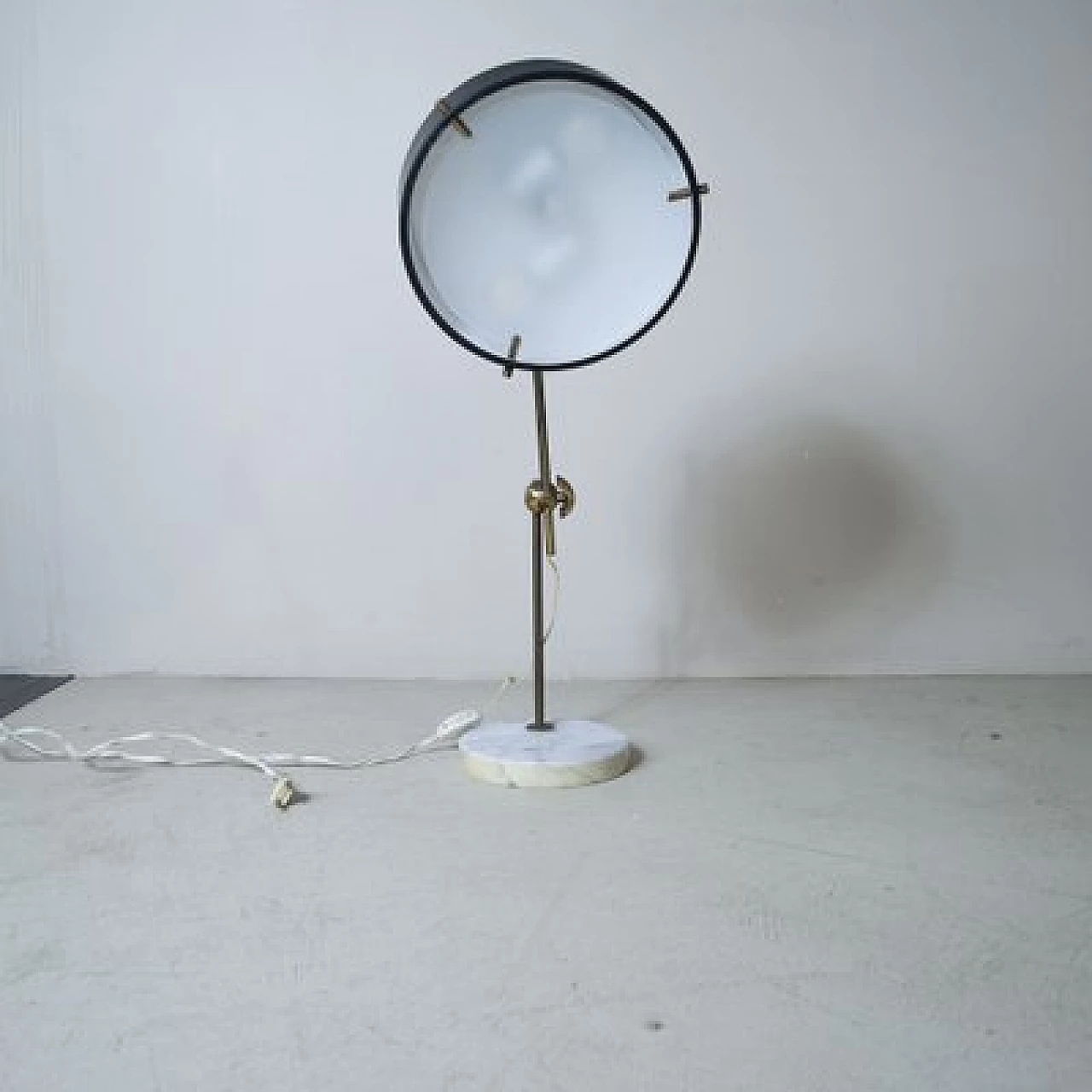 Lampada da tavolo regolabile con base in marmo circolare di Stilux Milano, anni '50 3