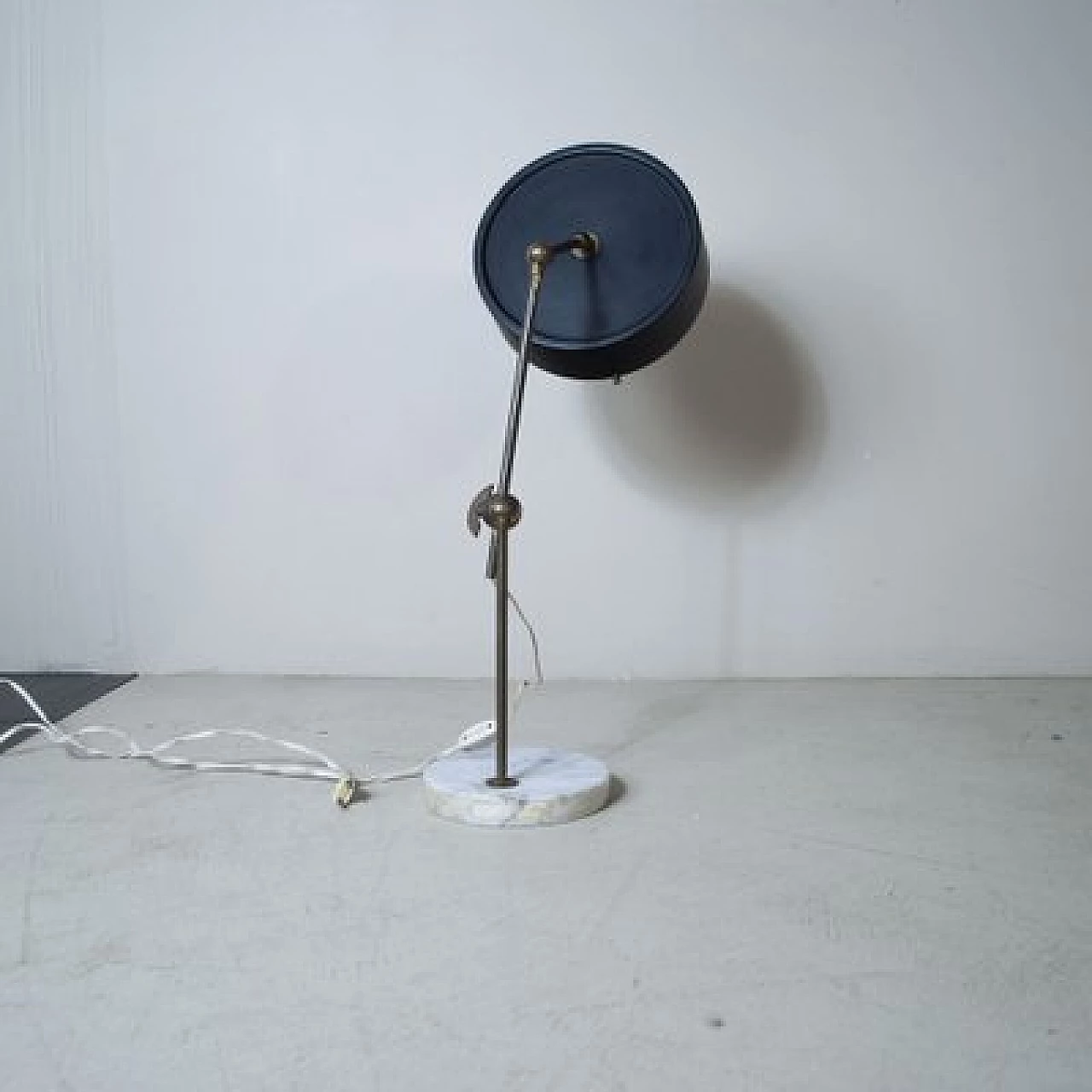 Lampada da tavolo regolabile con base in marmo circolare di Stilux Milano, anni '50 5