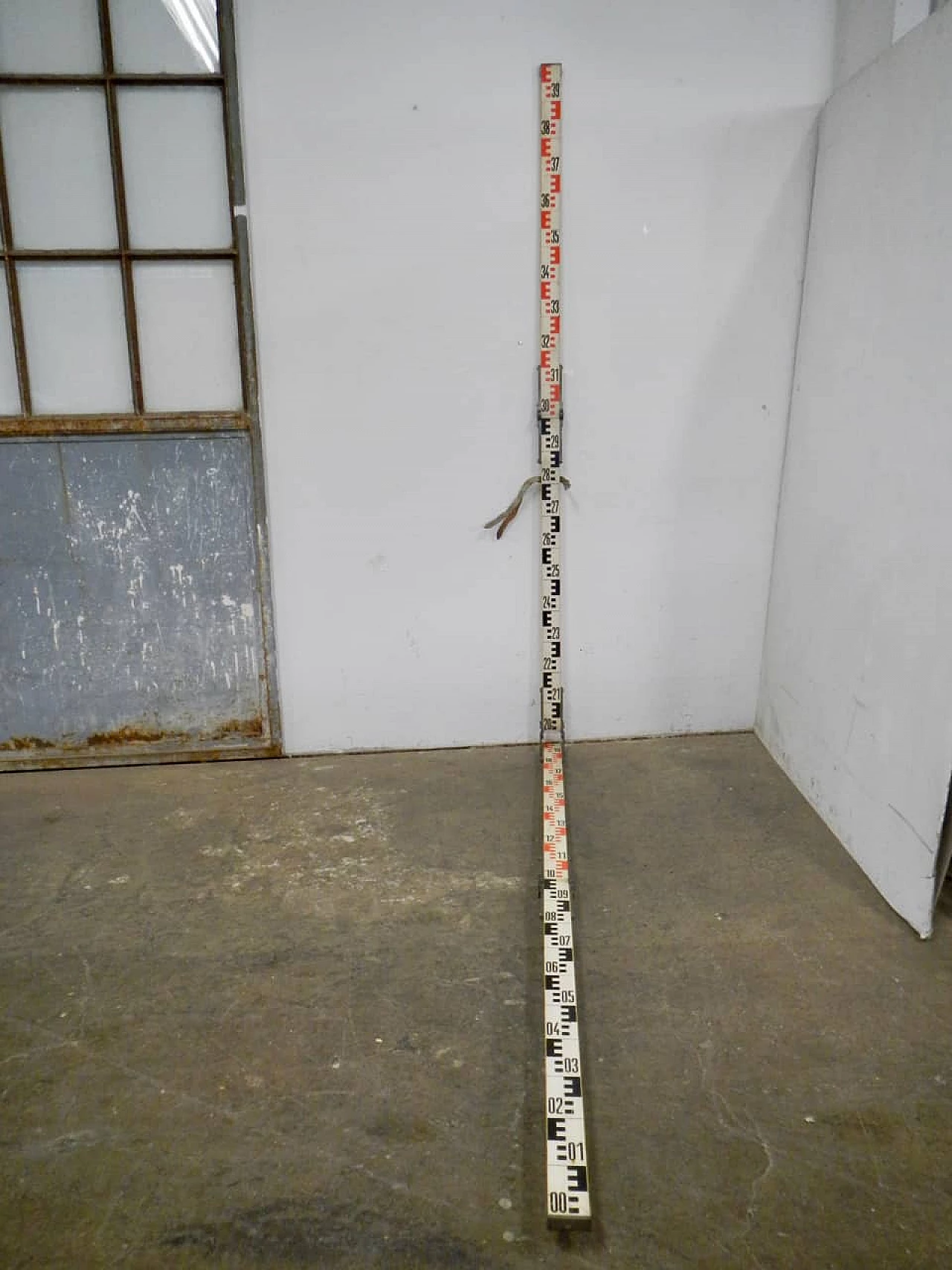 Compressed wood construction site level staff, 1980s 1