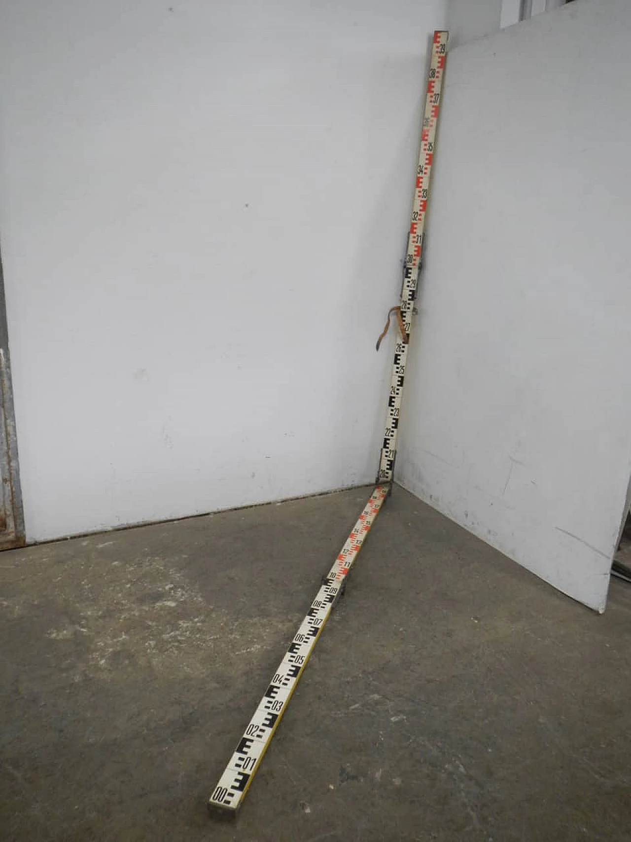 Compressed wood construction site level staff, 1980s 2