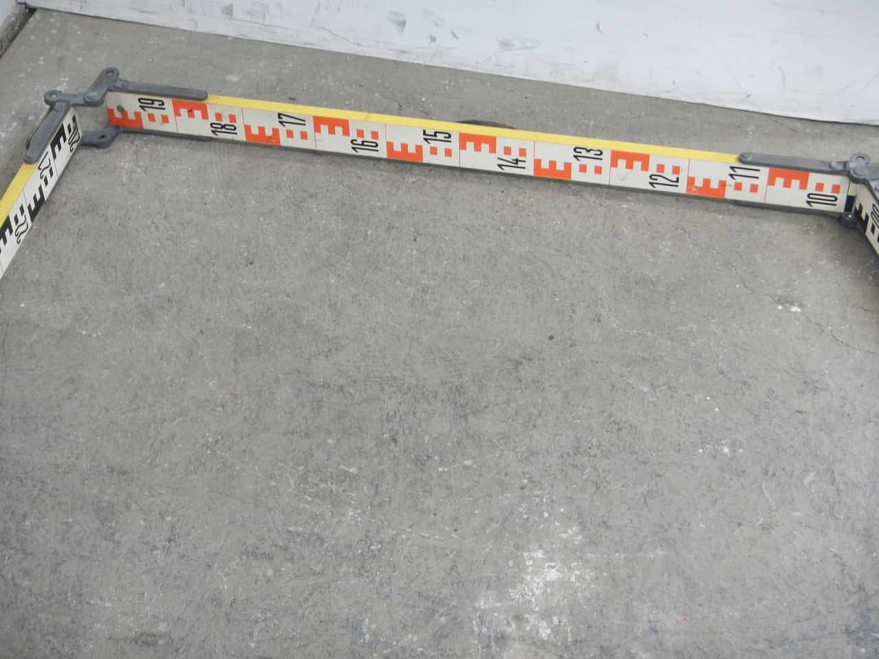 Compressed wood construction site level staff, 1980s 4