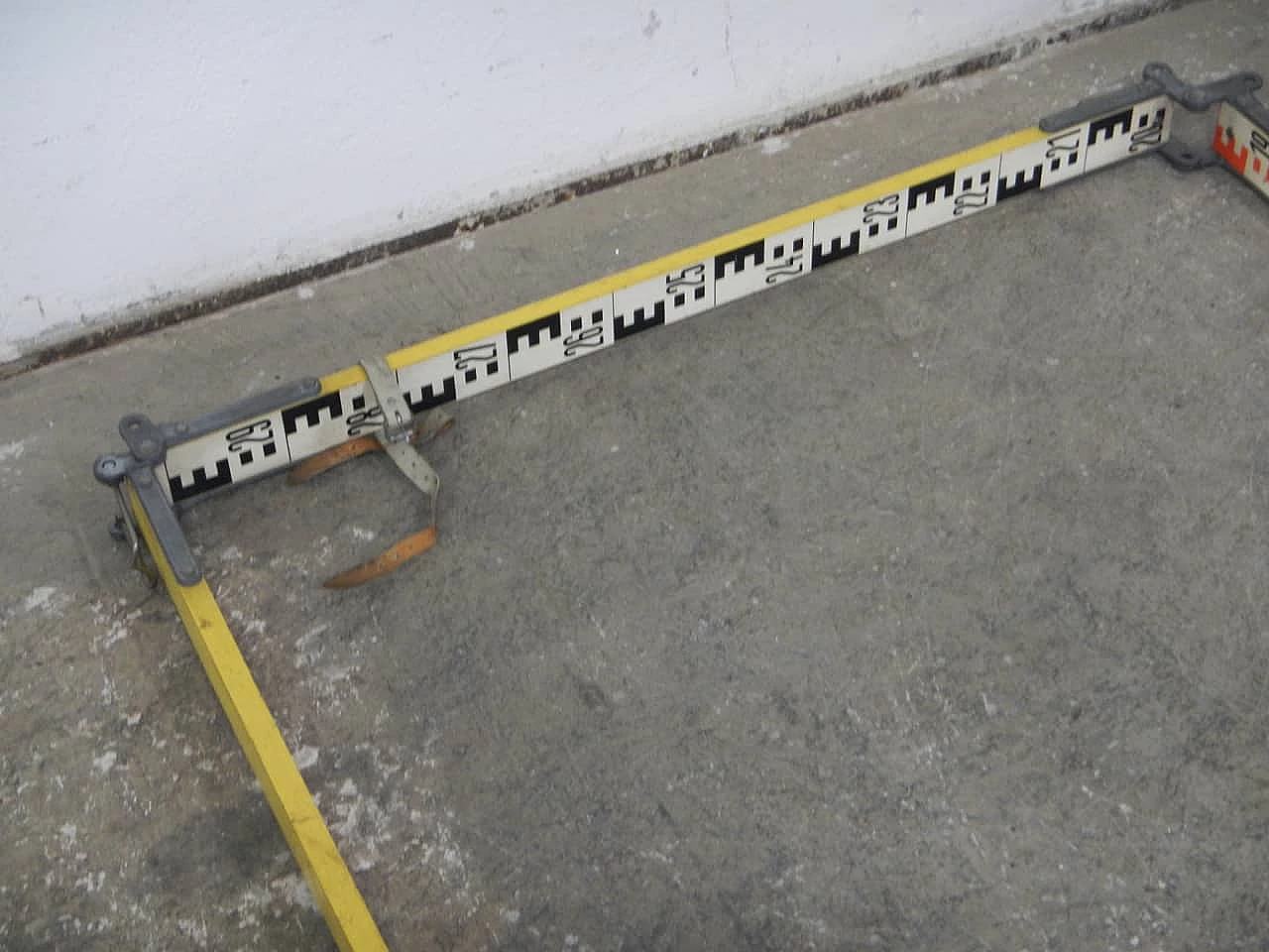 Compressed wood construction site level staff, 1980s 5