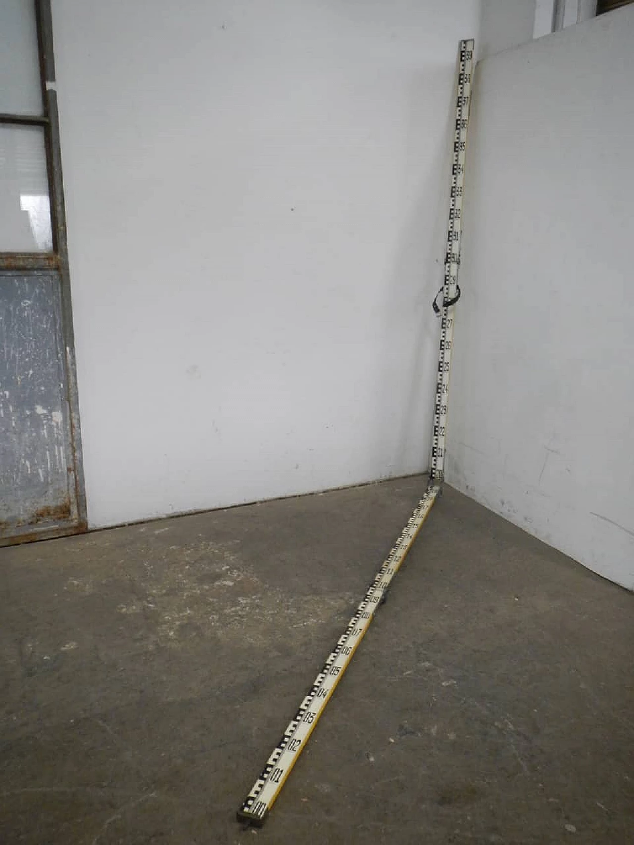 Aluminum construction site level staff, 1980s 1