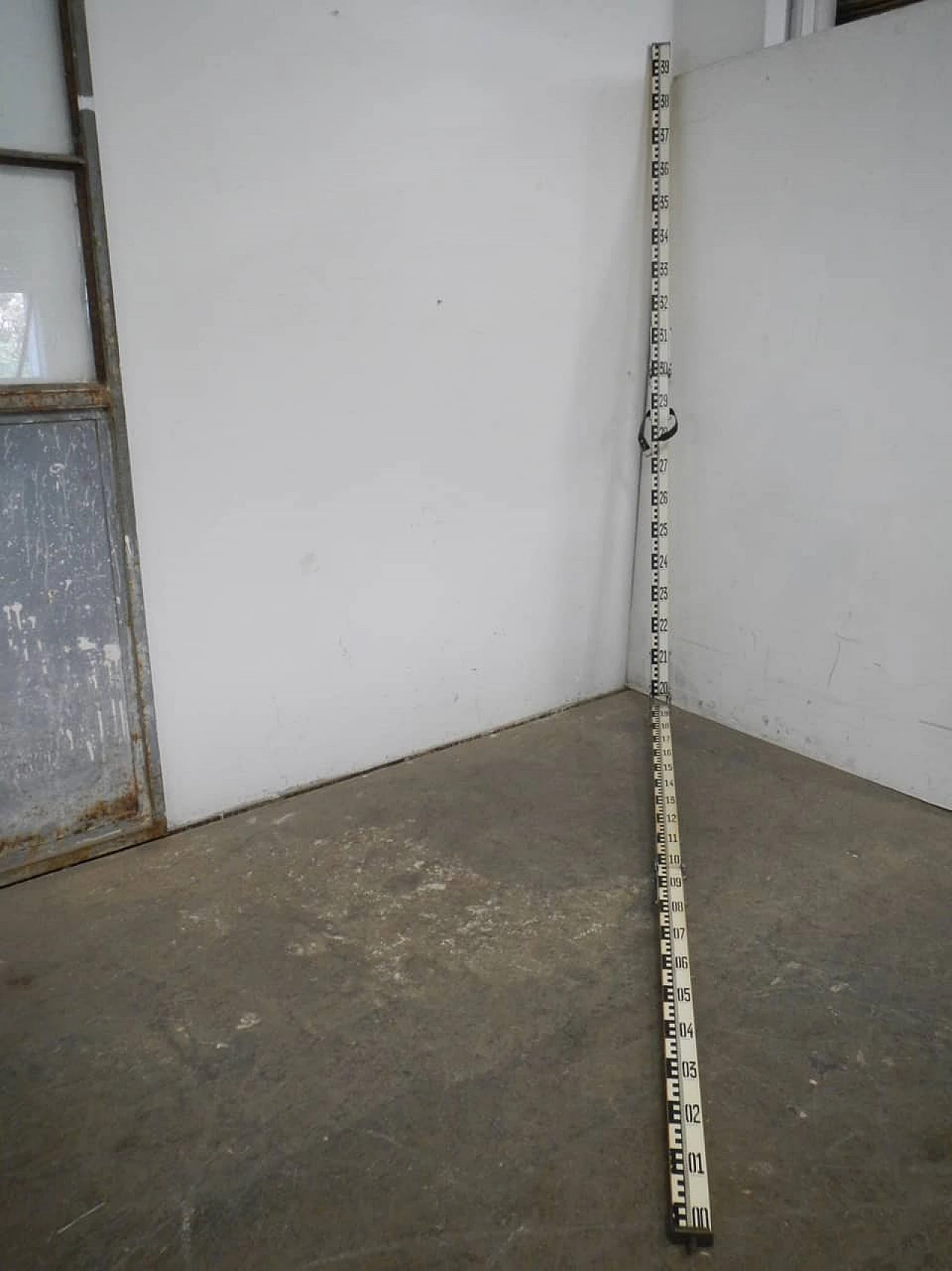 Aluminum construction site level staff, 1980s 2