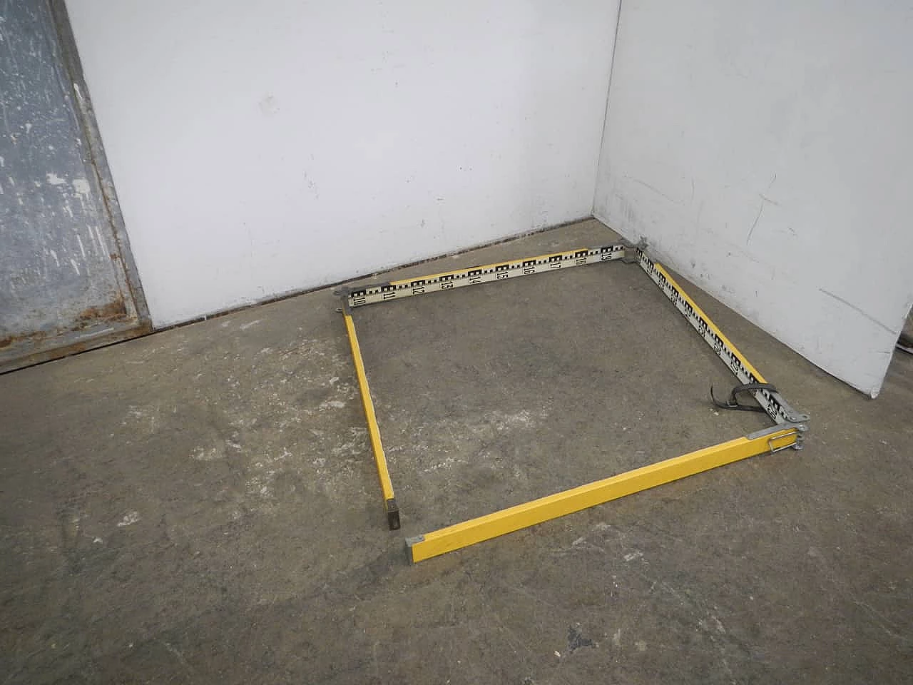 Aluminum construction site level staff, 1980s 3