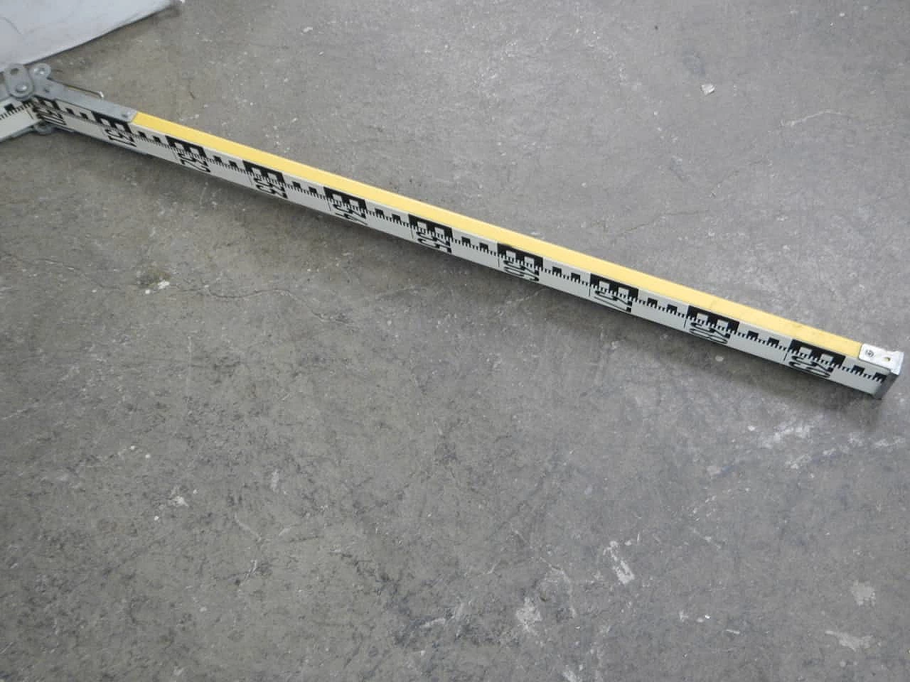 Aluminum construction site level staff, 1980s 6