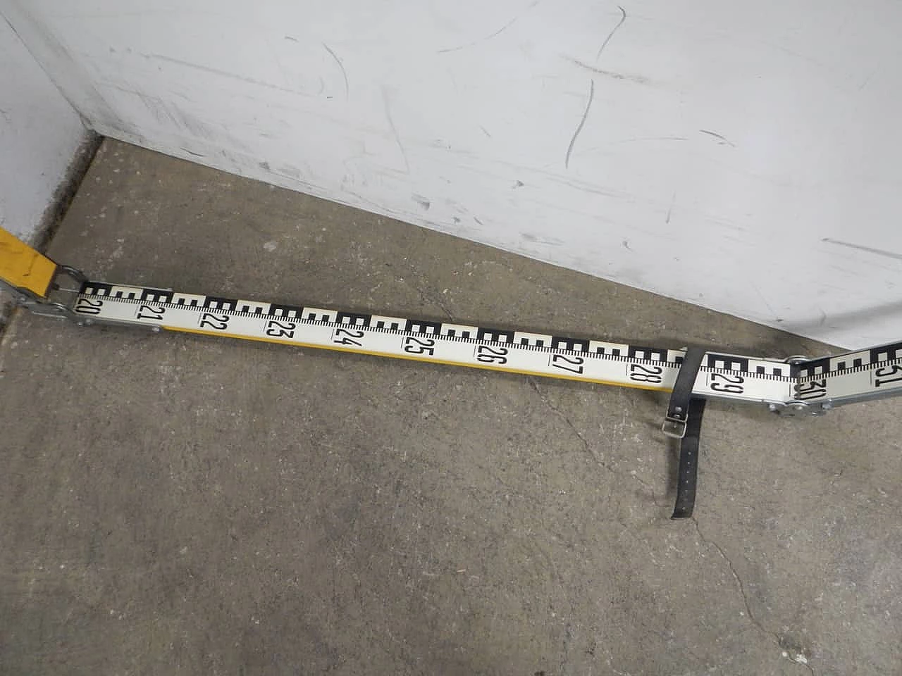 Aluminum construction site level staff, 1980s 7