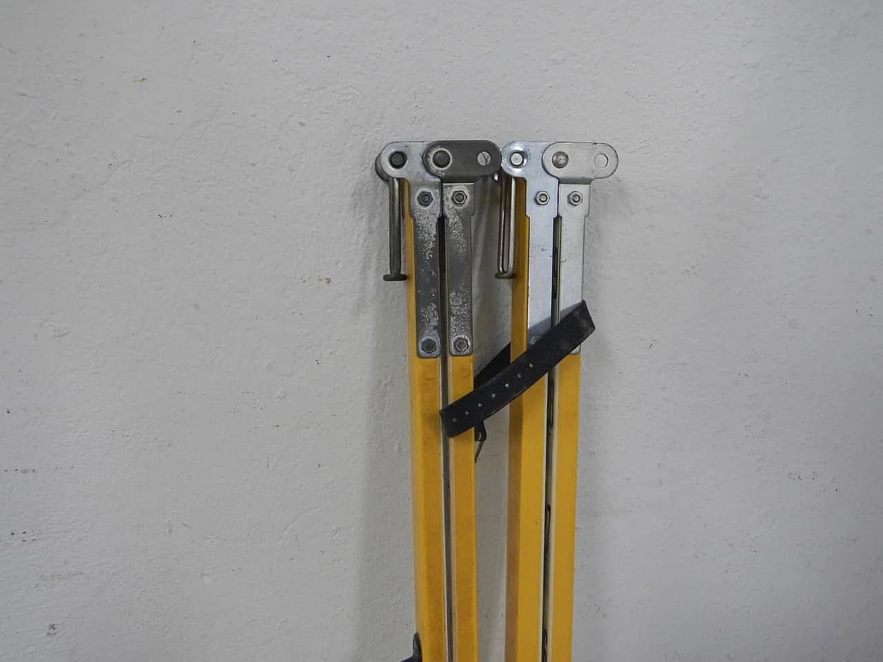 Aluminum construction site level staff, 1980s 8