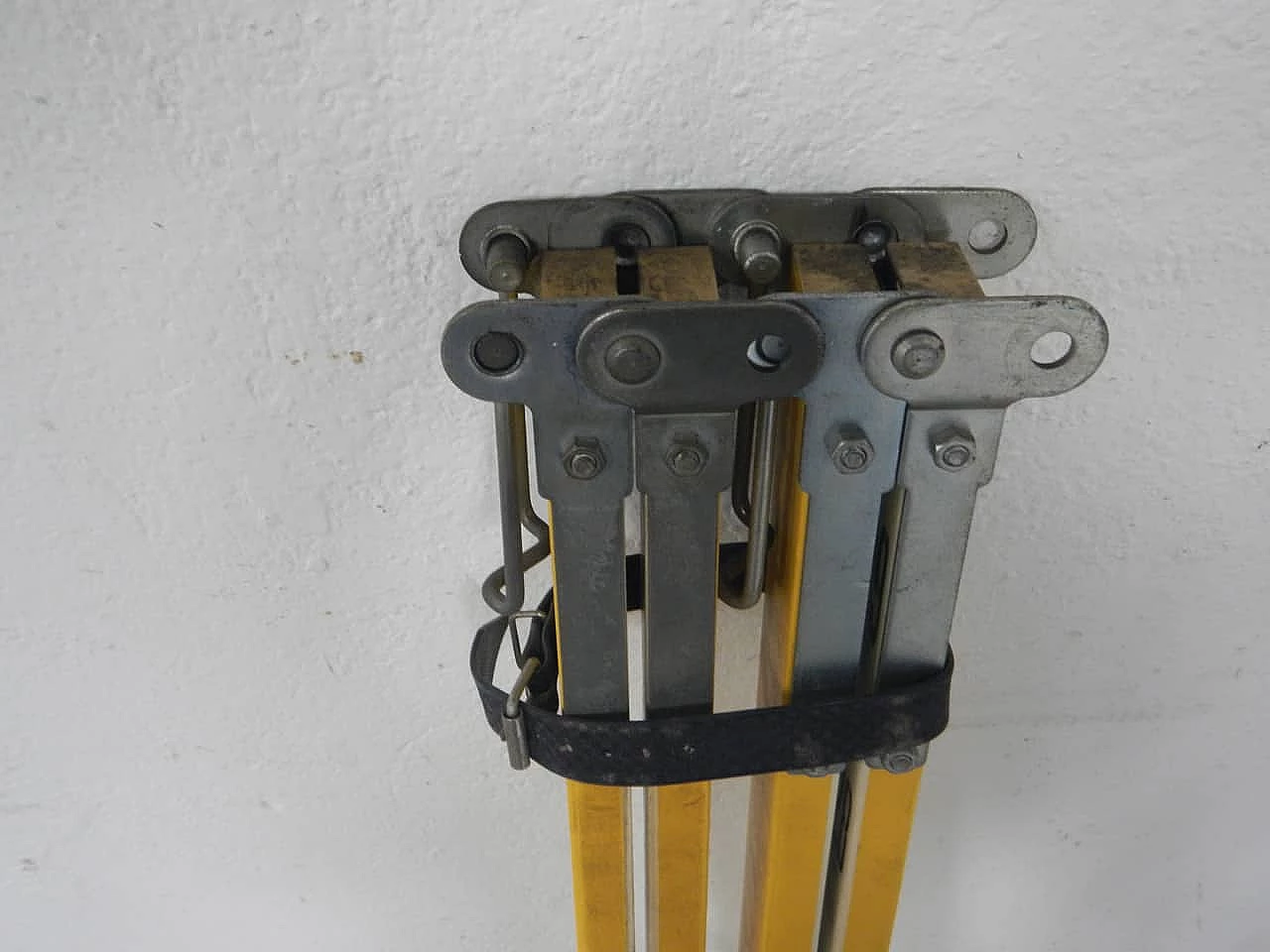 Aluminum construction site level staff, 1980s 9