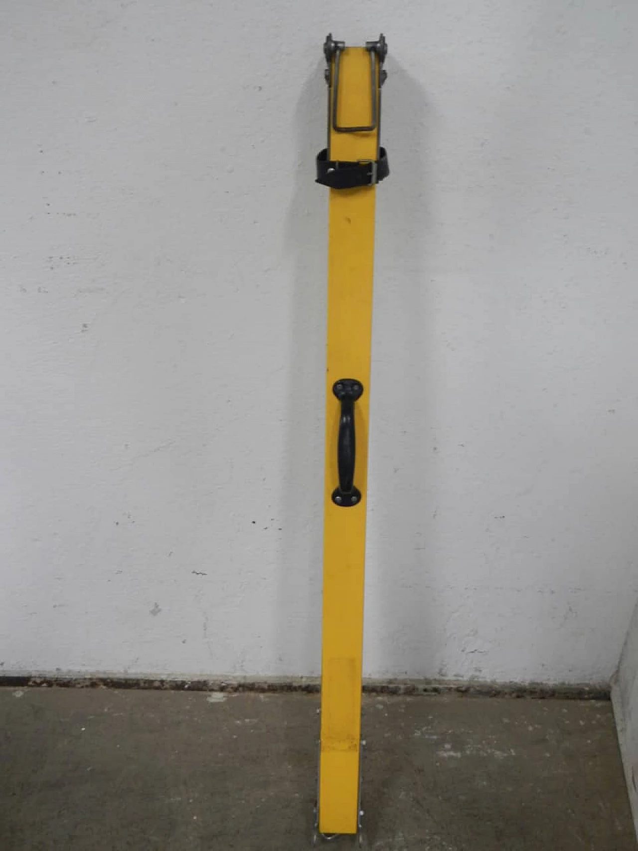 Aluminum construction site level staff, 1980s 11