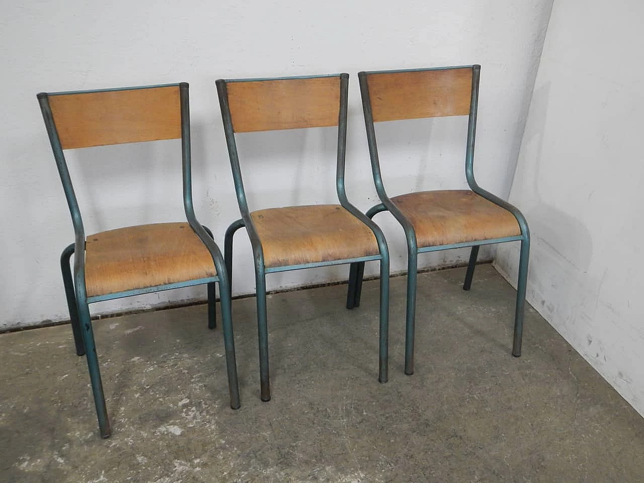 6 Green iron and birch stackable chairs by Mullca, 1960s 4