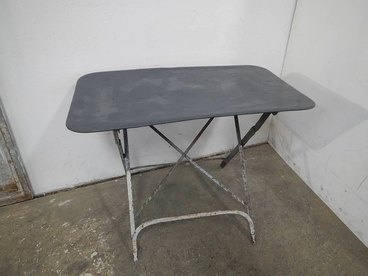 Rectangular folding garden table in grey and white iron, 1950s 1