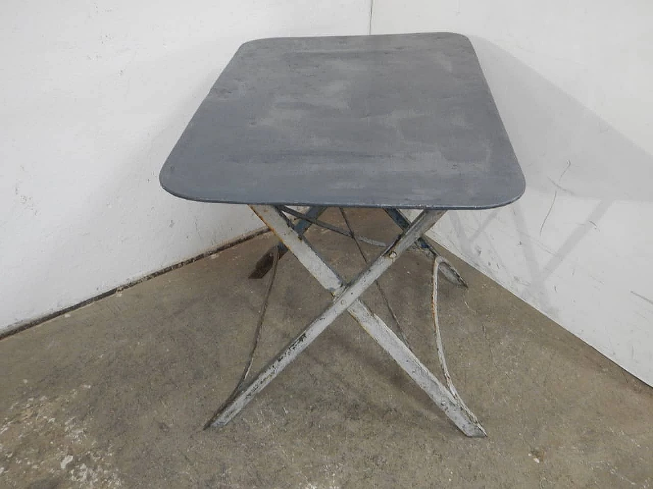 Rectangular folding garden table in grey and white iron, 1950s 4