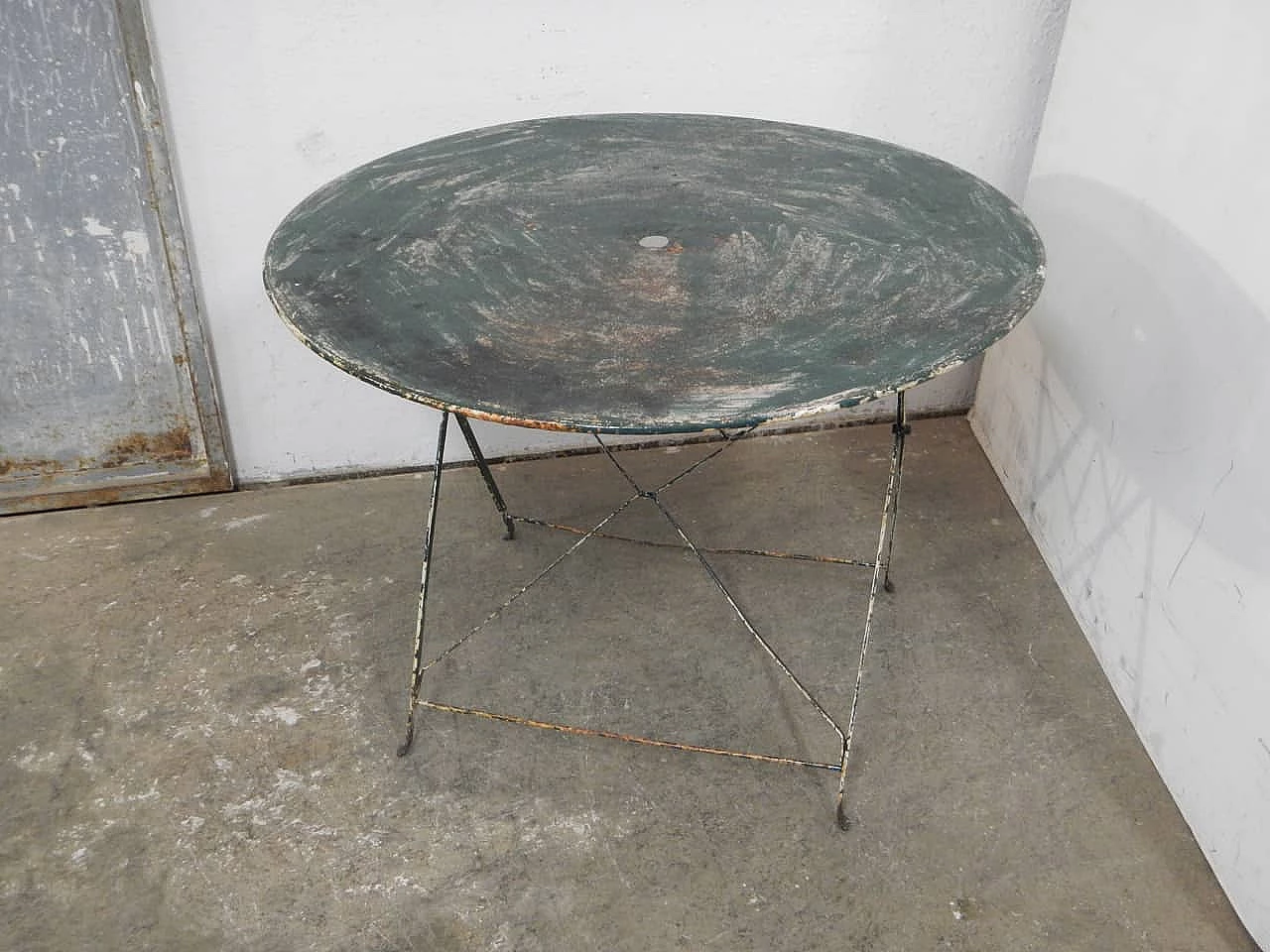 Round folding iron garden table, 1960s 1