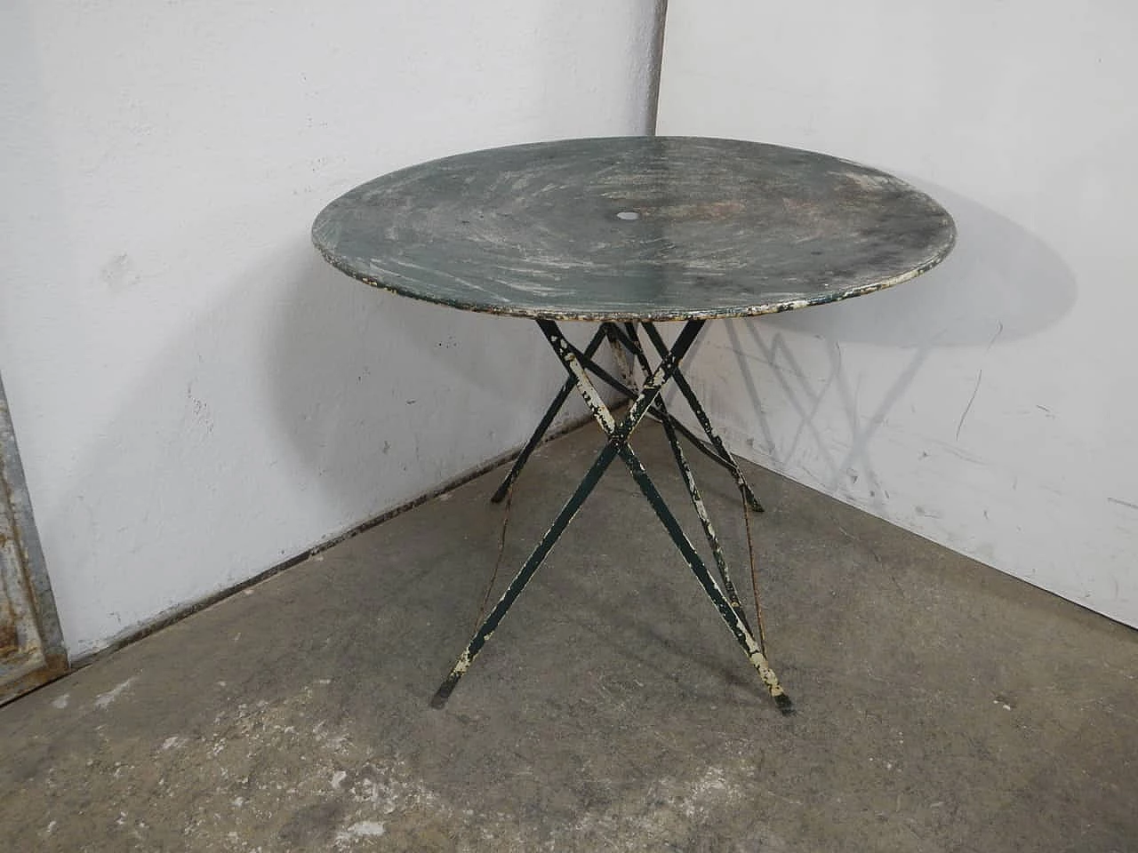 Round folding iron garden table, 1960s 2