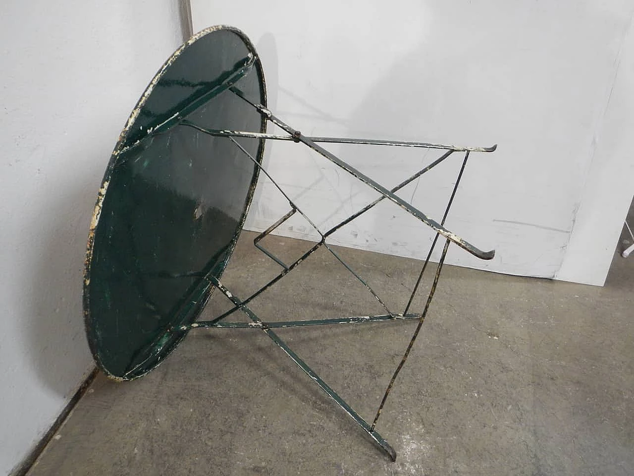Round folding iron garden table, 1960s 9