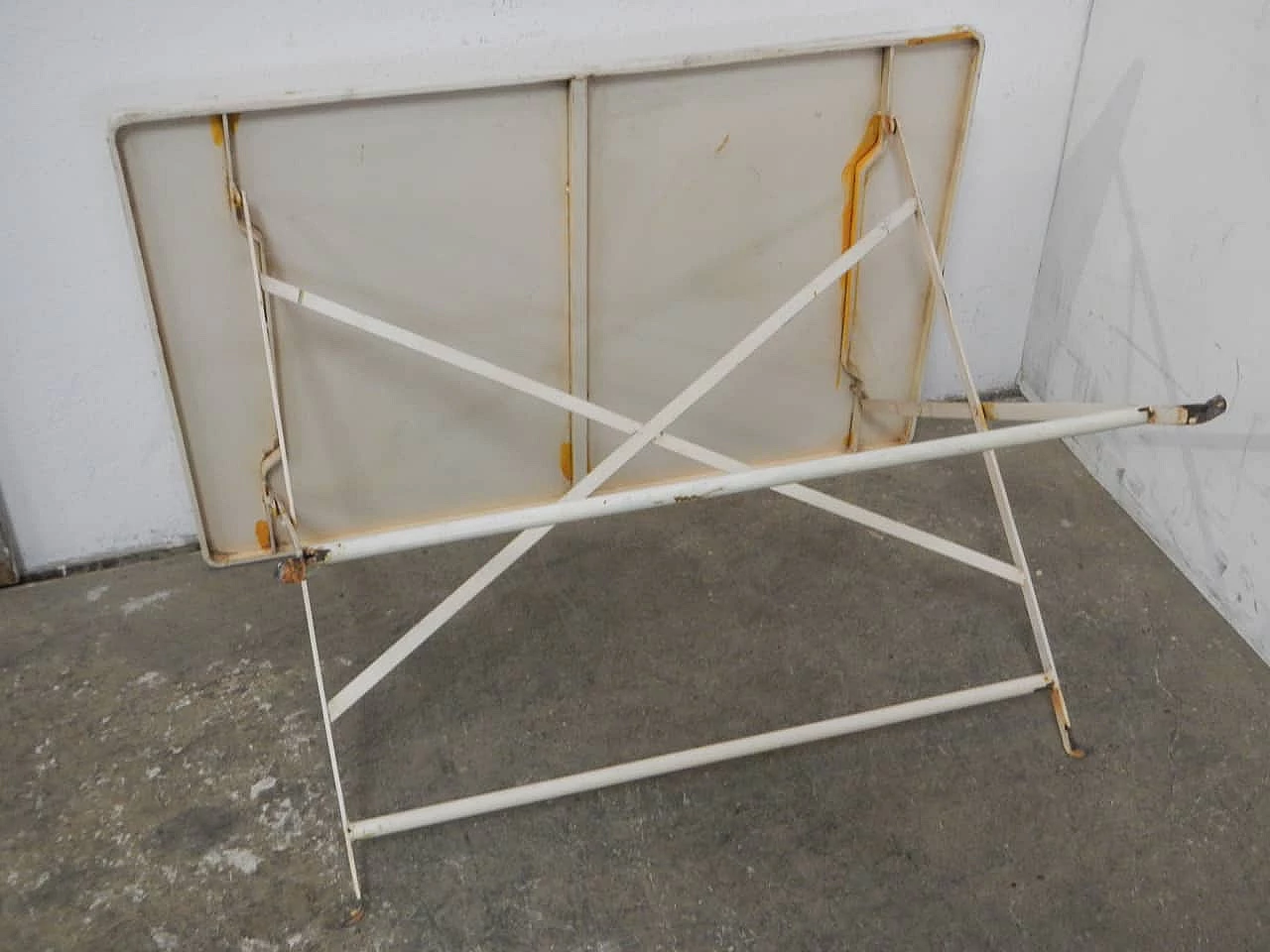 Rectangular folding white iron garden table, 1980s 5