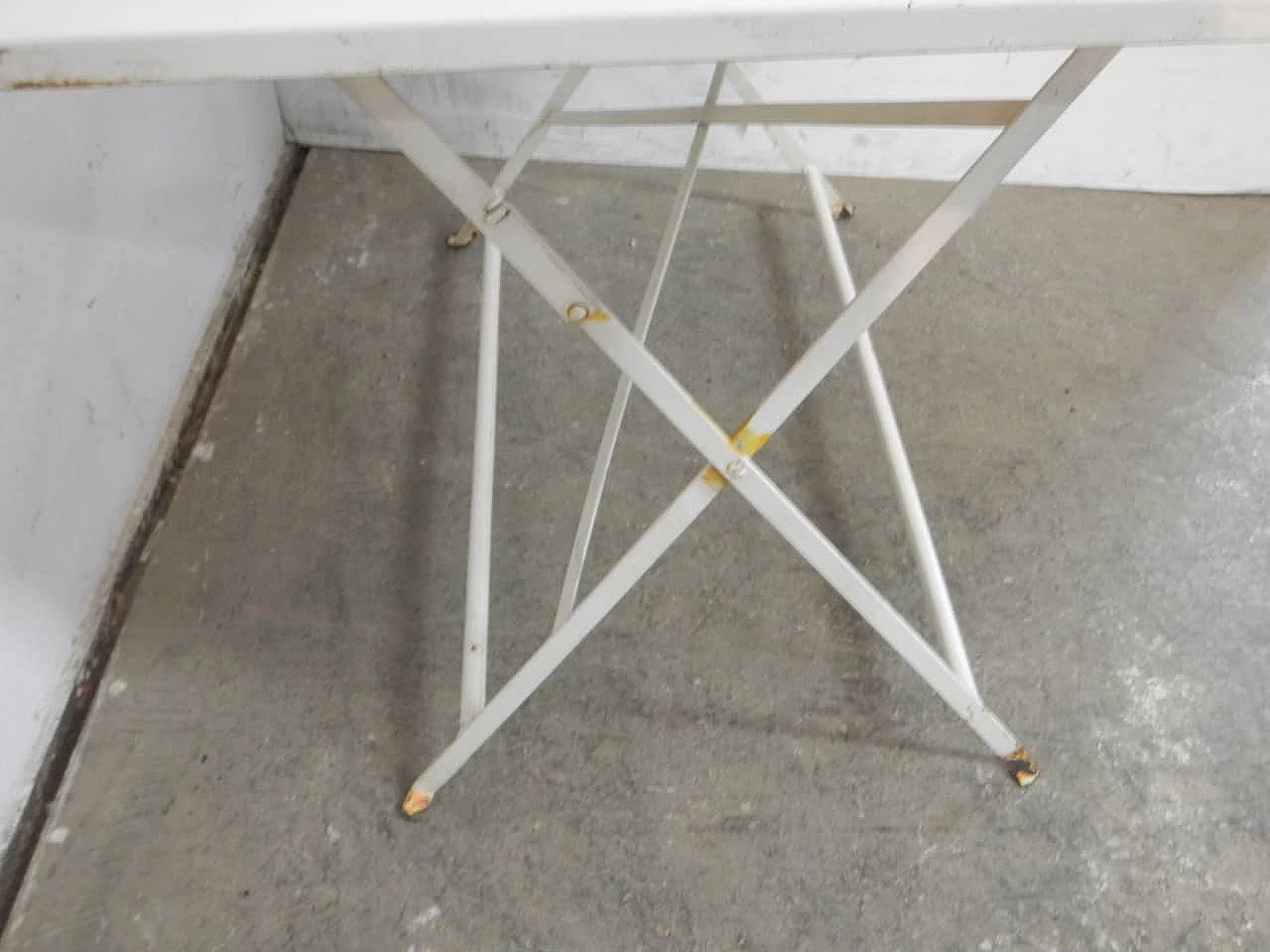 Rectangular folding white iron garden table, 1980s 9