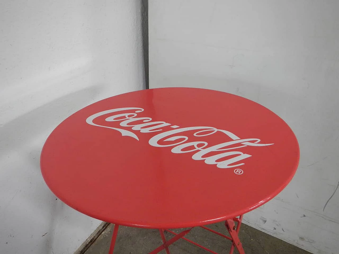 Tavolo da giardino rotondo Coca Cola in ferro, anni '70 5
