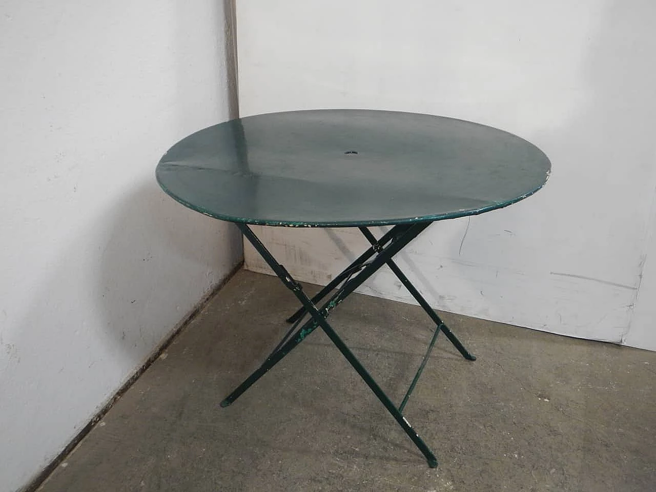 Green iron round garden table, 1970s 3