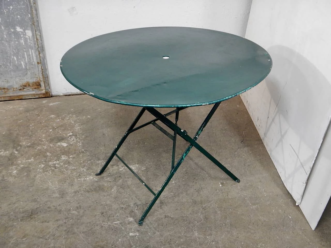 Green iron round garden table, 1970s 5