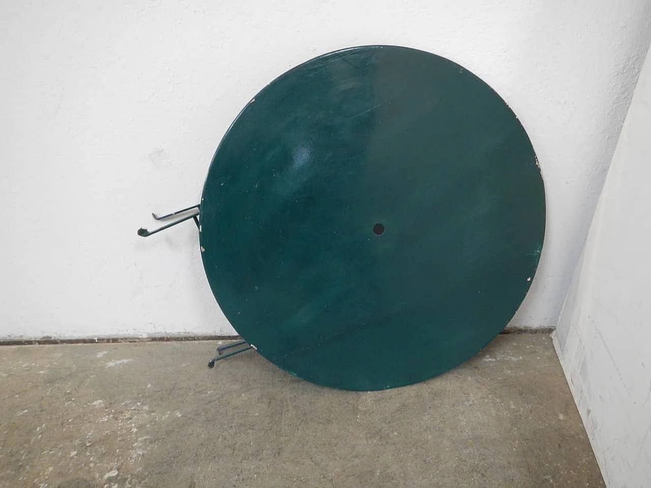Green iron round garden table, 1970s 10