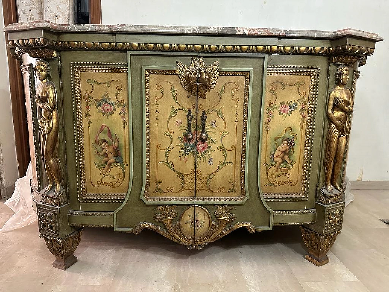 Credenza in stile Luigi XVI con decorazioni in stile veneziano Rococò, inizio '900 1
