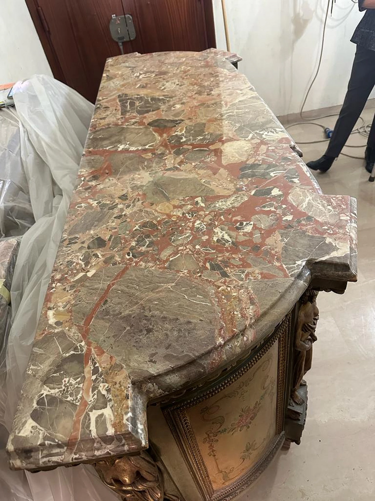 Credenza in stile Luigi XVI con decorazioni in stile veneziano Rococò, inizio '900 2