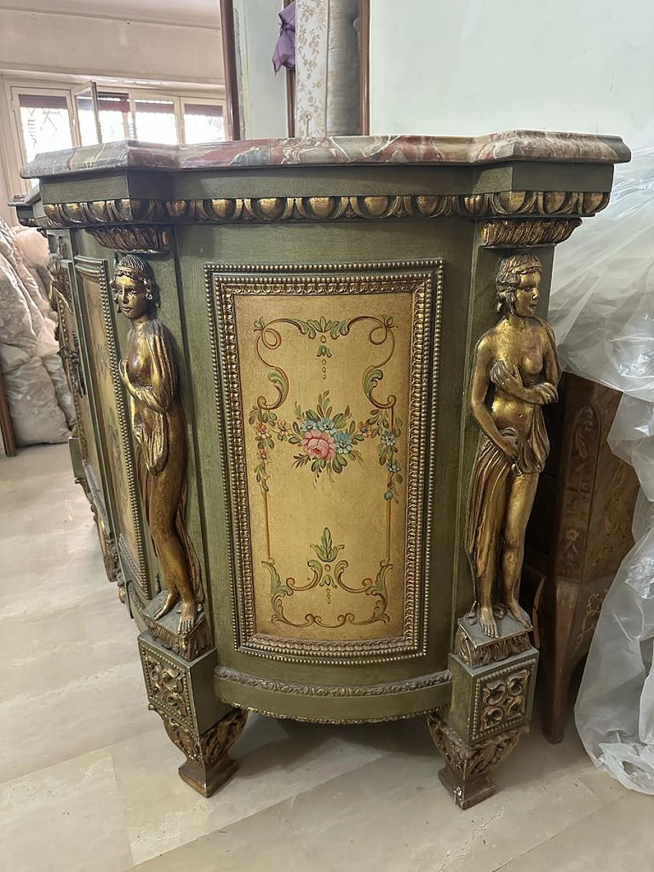 Credenza in stile Luigi XVI con decorazioni in stile veneziano Rococò, inizio '900 6