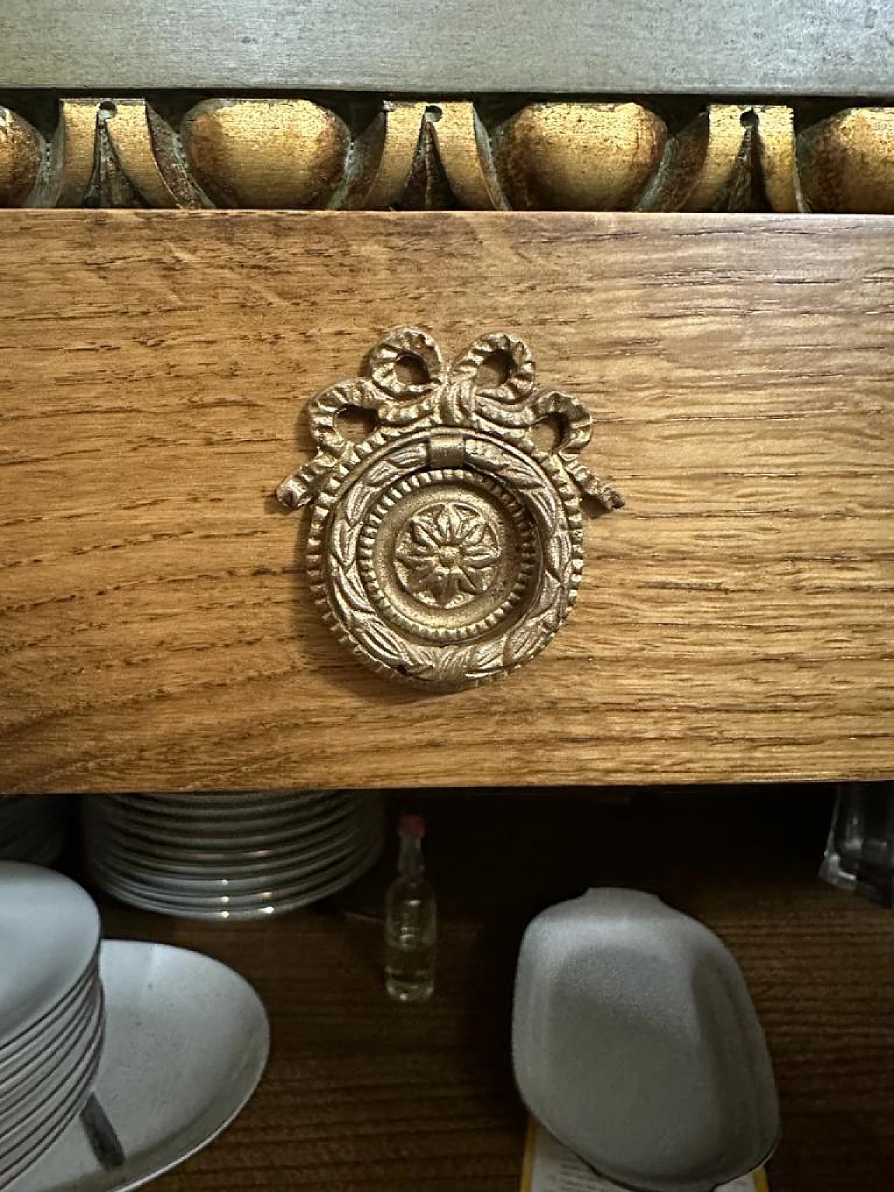 Credenza in stile Luigi XVI con decorazioni in stile veneziano Rococò, inizio '900 8