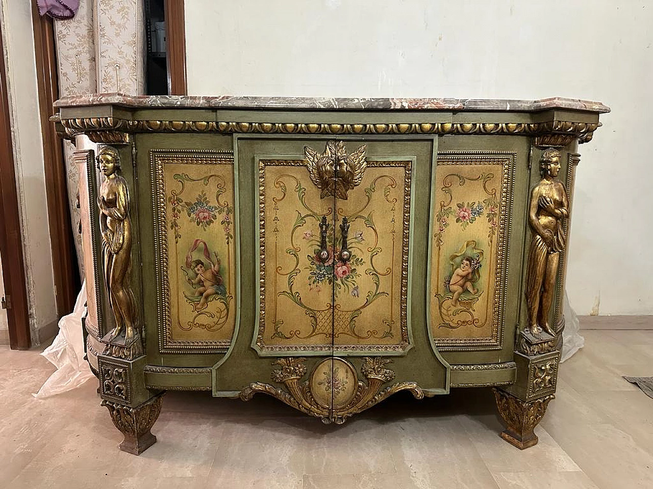Credenza in stile Luigi XVI con decorazioni in stile veneziano Rococò, inizio '900 9