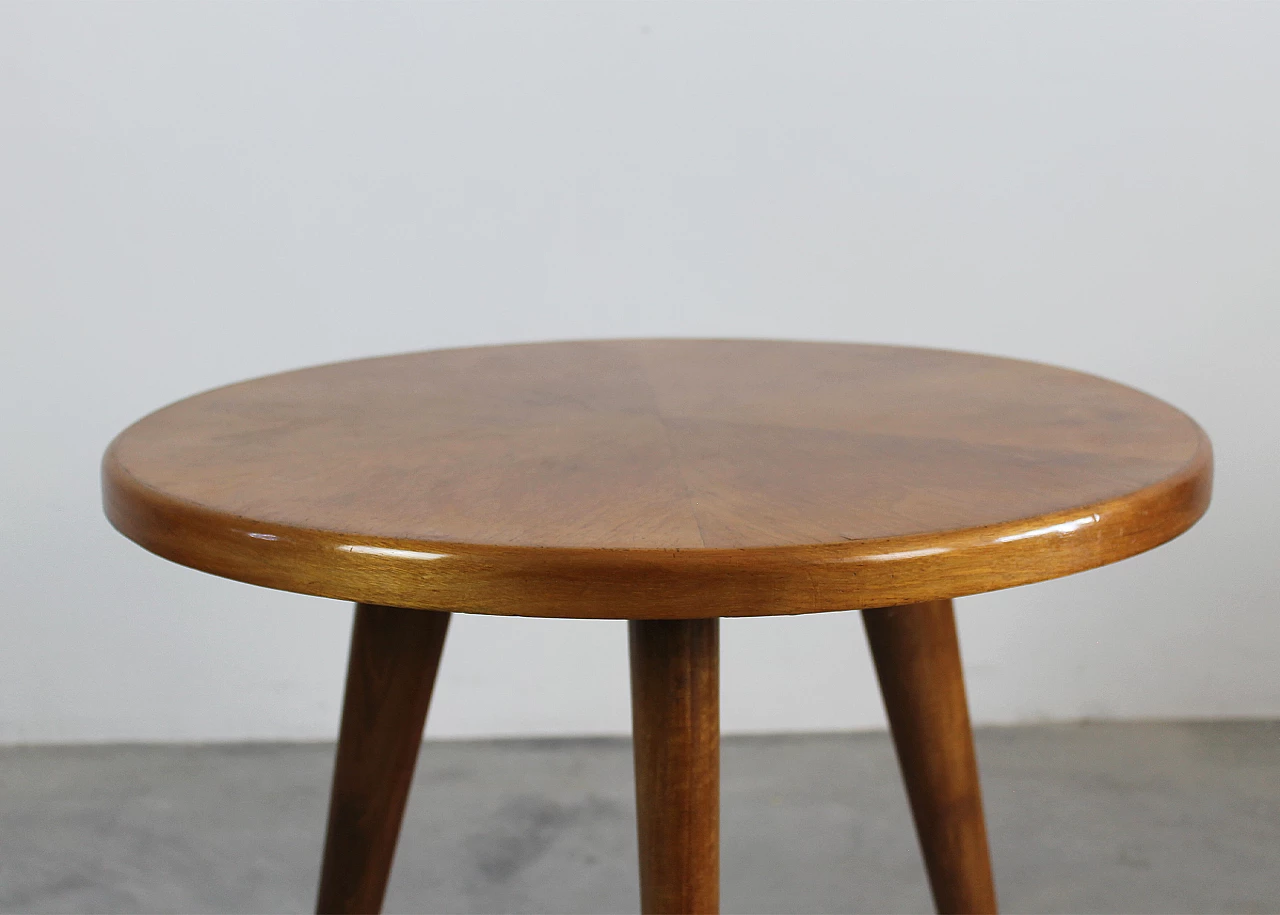Round three-legged walnut coffee table with brass details by Gio Ponti, 1940s 4