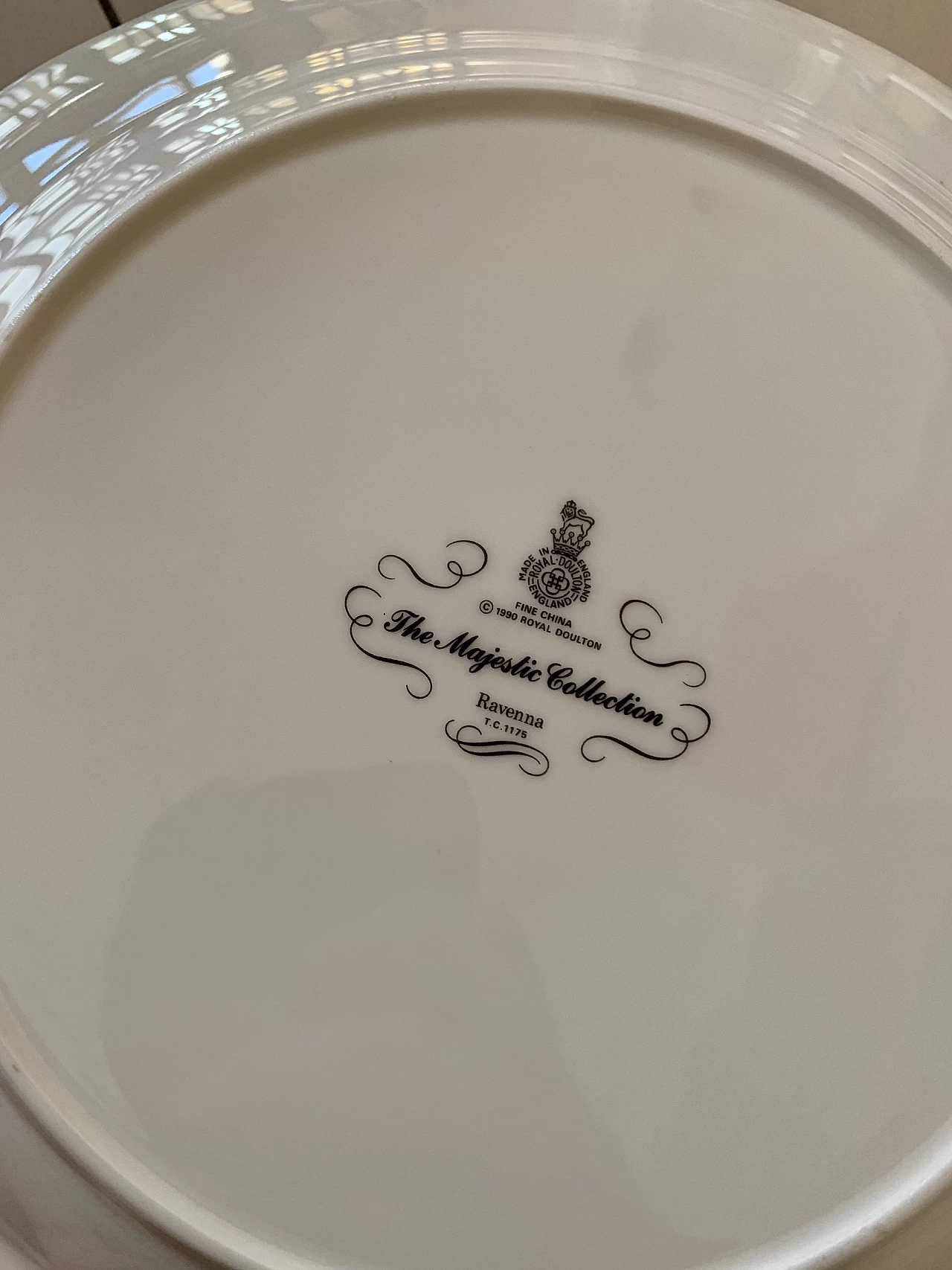 Royal Doulton porcelain plates set with floral decoration, 1990s 1