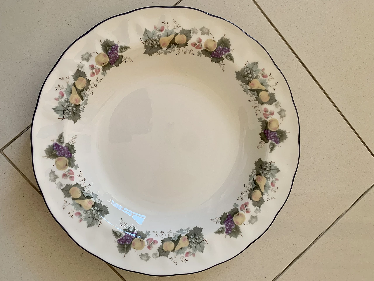Royal Doulton porcelain plates set with floral decoration, 1990s 2