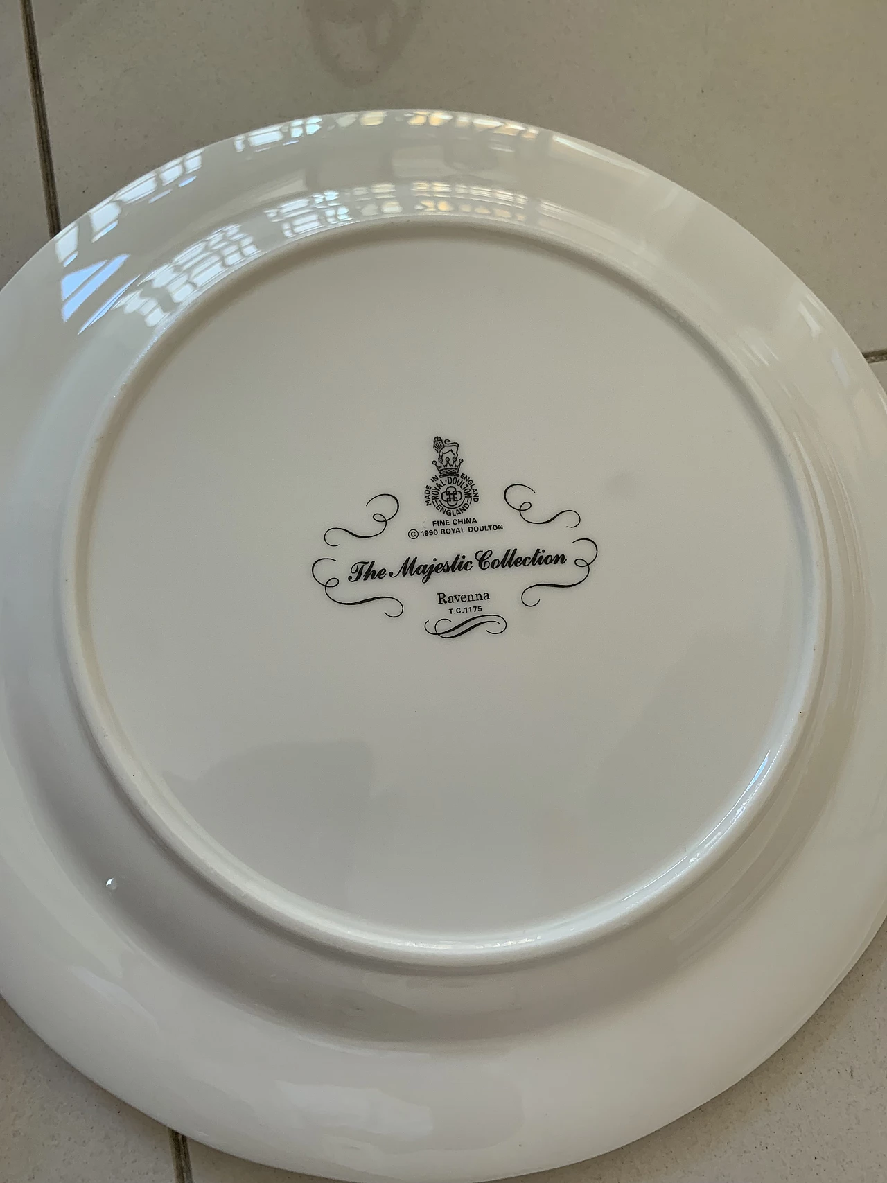 Royal Doulton porcelain plates set with floral decoration, 1990s 5