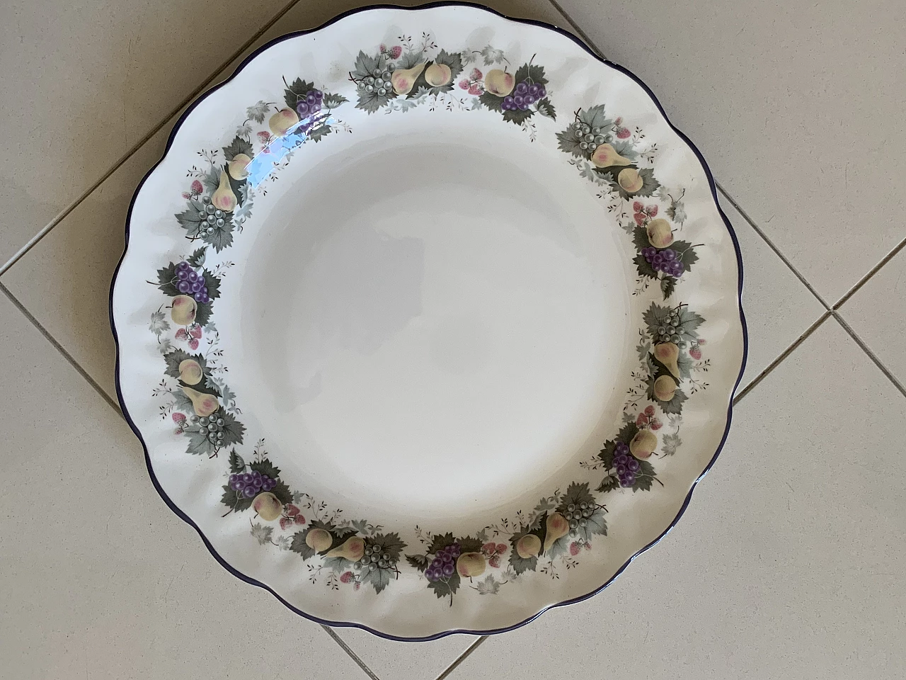 Royal Doulton porcelain plates set with floral decoration, 1990s 7
