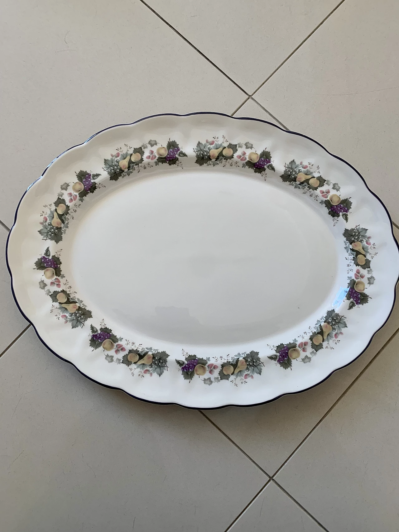 Royal Doulton porcelain plates set with floral decoration, 1990s 8