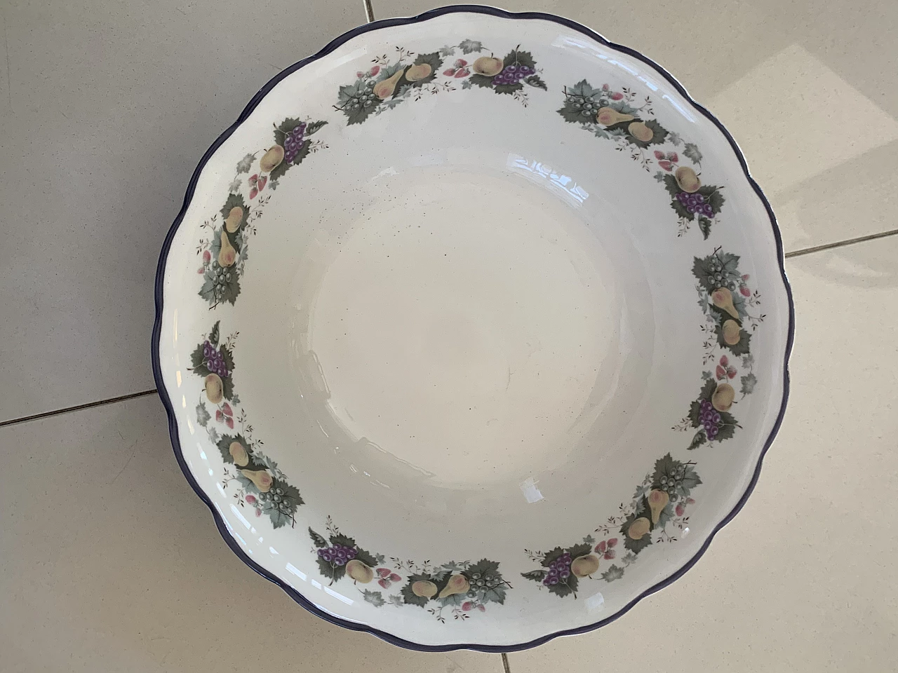 Royal Doulton porcelain plates set with floral decoration, 1990s 11