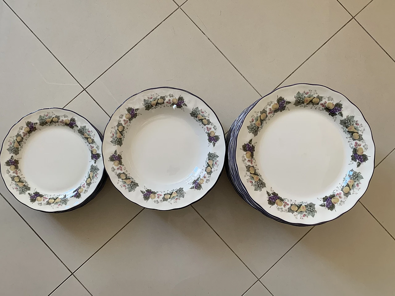 Royal Doulton porcelain plates set with floral decoration, 1990s 12