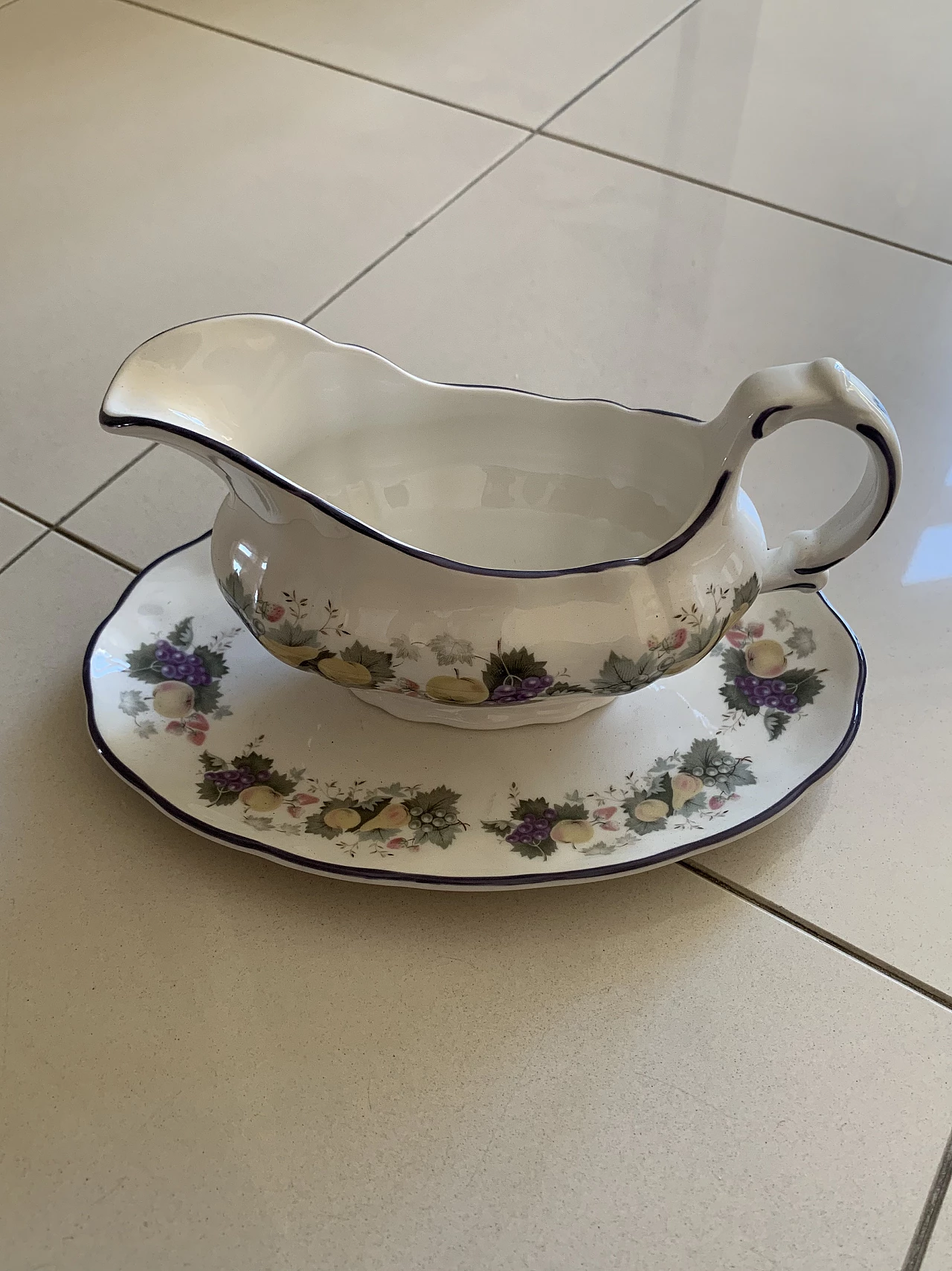 Royal Doulton porcelain plates set with floral decoration, 1990s 13