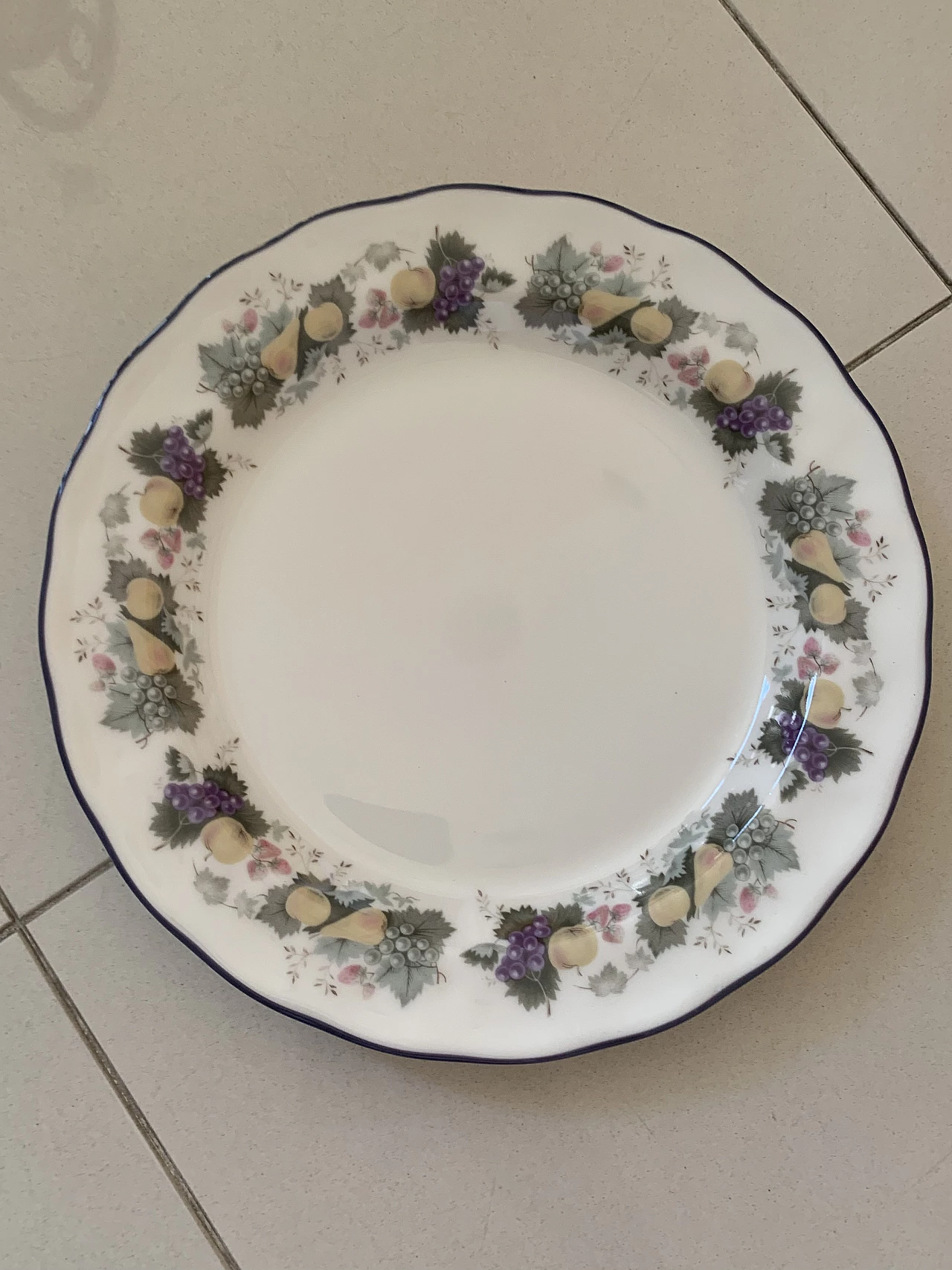 Royal Doulton porcelain plates set with floral decoration, 1990s 14