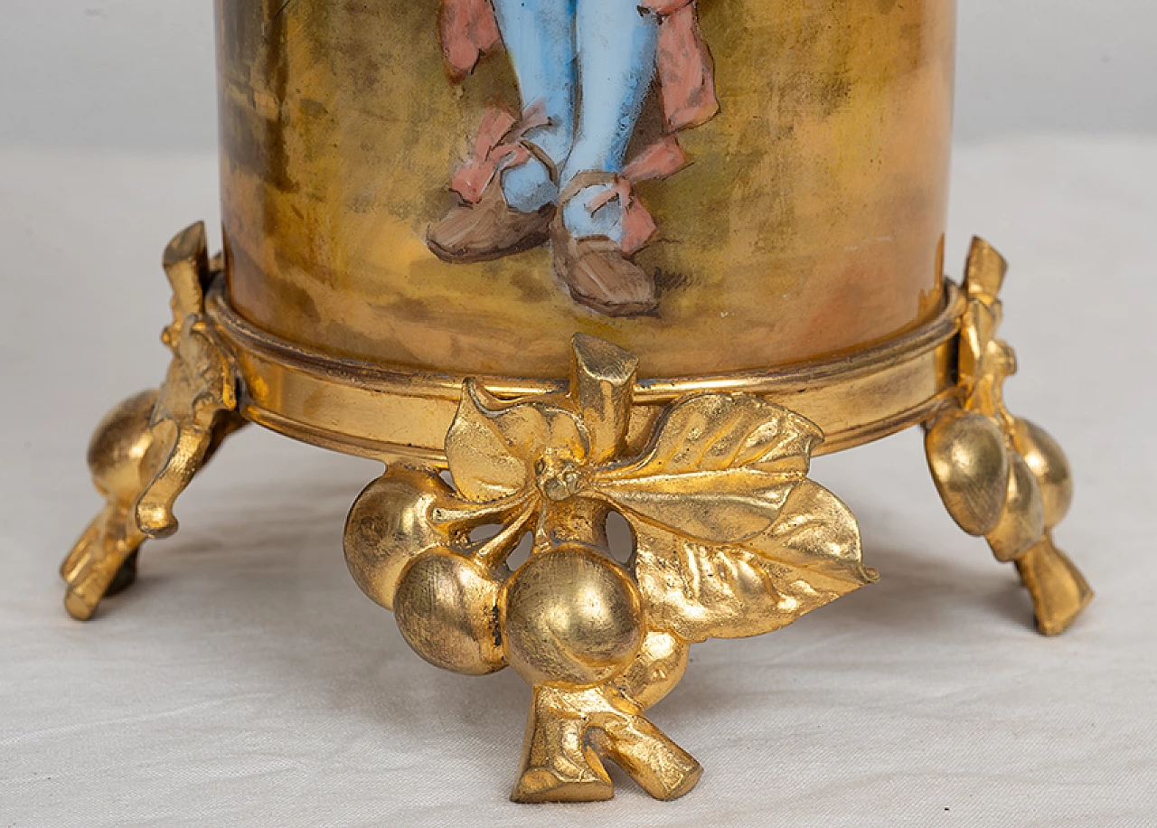 Coppia di vasi portafiori Napoleone III in porcellana policroma su basi in bronzo dorato, '800 4