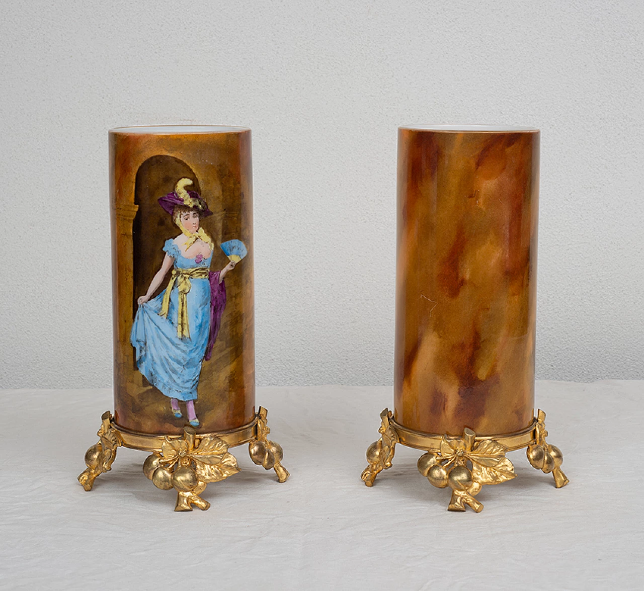Pair of Napoleon III flower vases in polychrome porcelain on gilded bronze bases, 19th century 5