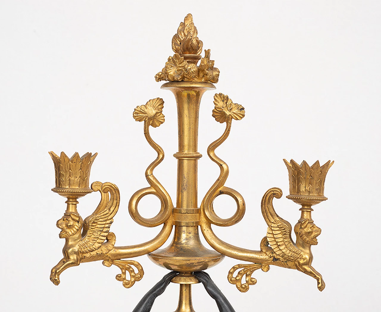 Coppia di candelabri Direttorio in bronzo brunito con figura di donna, inizio '800 3