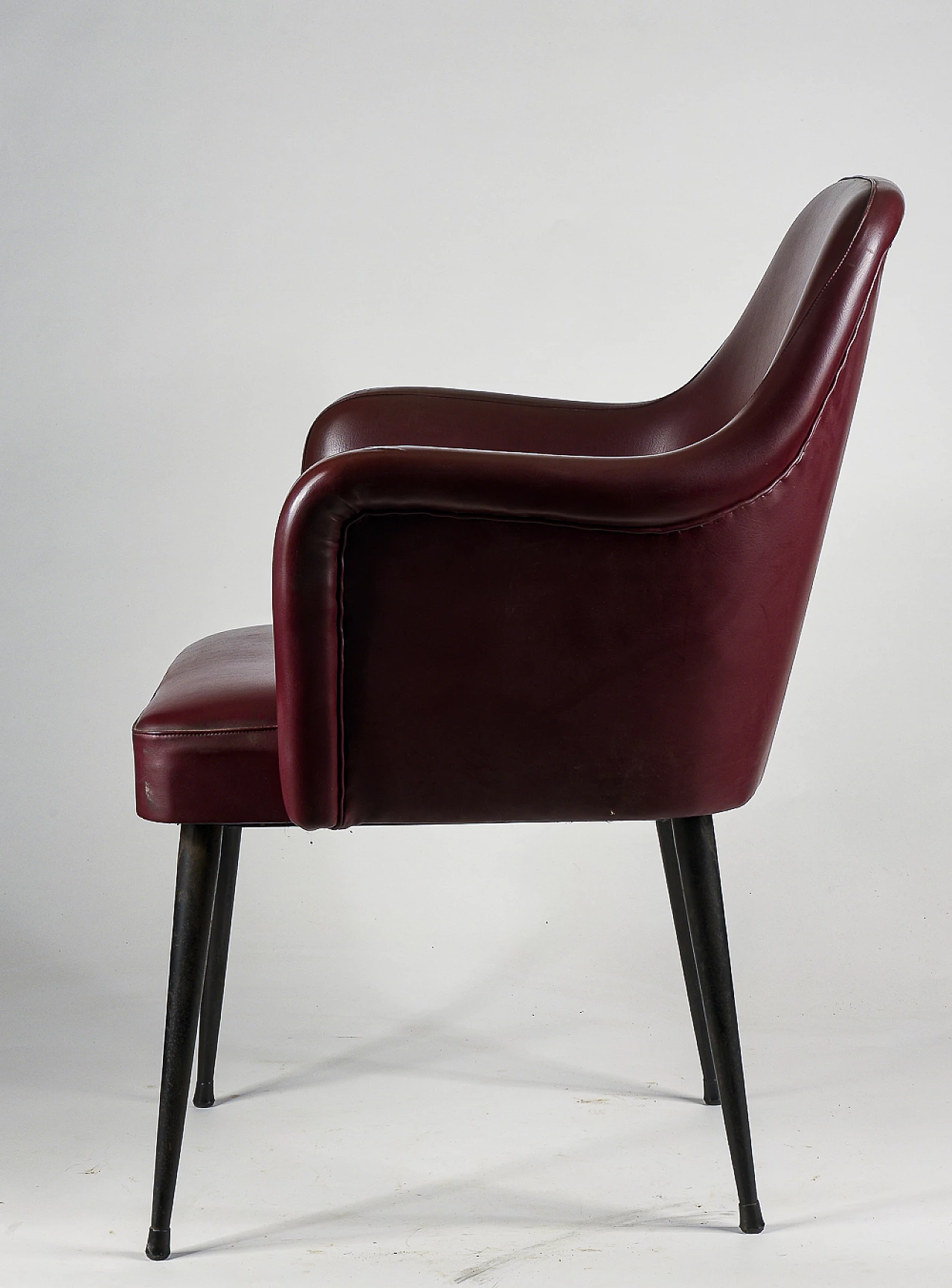 Burgundy leather armchair, 1970s 2