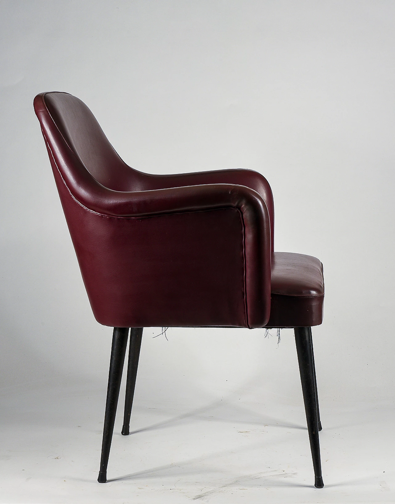 Burgundy leather armchair, 1970s 5
